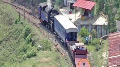 இனி ஊட்டி மலை இரயில் பாதையை கூகுள் வரைபடத்தில் காணலாம். அதுவும் அதன் இரயில் நிலையங்களுடன்...