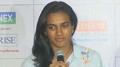 కోచ్ వివాదం పై నోరు విప్పని పి.‌వి సింధు...