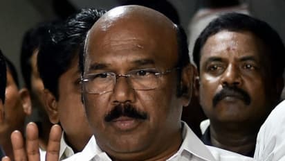 மீனவர்களின் வாழ்வாதாரத்தை அழிக்கிறார் அமைச்சர் ஜெயக்குமார்..! மீனவர்கள் கதறல்..! காசிமேட்டில் களேபரம்..!