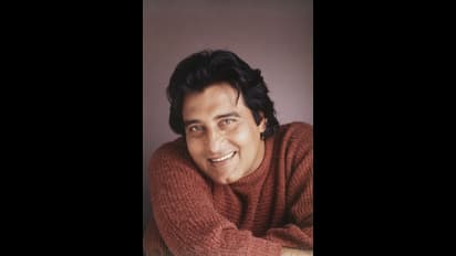 বিনোদের সঙ্গে বিছানায় শুতে কোটি টাকা নিয়েছিলেন মাধুরী, শরীরী নেশা সামলাতে না পেরেই করেছিলেন সর্বনাশ