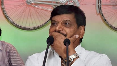 चापलूसों और चुगलखोरों के चक्कर में हैं मुलायम- शिवपाल