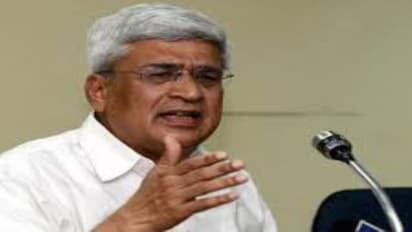 പശ്ചിമ ബംഗാളിലെ യാഥാര്ത്ഥ പ്രശ്നം അഴിമതി, മമതയും ബിജെപിയും സിബിഐയെ രാഷ്ട്രീയമായി ഉപയോഗിക്കുന്നു:പ്രകാശ് കാരാട്ട്