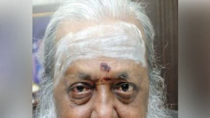 பிரபல எழுத்தாளர் பாலகுமாரன் காலமானார்