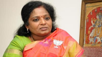 தமிழிசையை தாறுமாறாக விமர்சித்த பெண் கைது