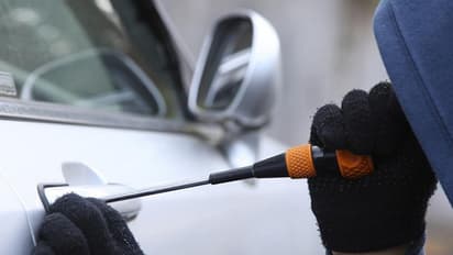 పోలీసులకే సవాల్ విసిరిన కార్ల దొంగ స‌త్యేంద్ర సింగ్ షెకావ‌త్ అరెస్టు 