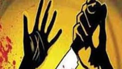 வேலைக்கு சென்ற மனைவியை தேடிச் சென்று அரிவாளால் வெட்டிய கணவன்!