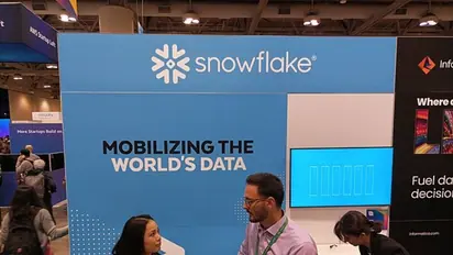 Snowflake Stock Jumps Over 21% In Premarket Following Beat-and-Raise Q3: Retail Braces For ‘Parabolic’ Run