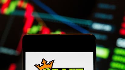 DraftKings Stock Slips Over Tighter Regulatory Scrutiny, Reported Lawsuit: Retail’s Bearish