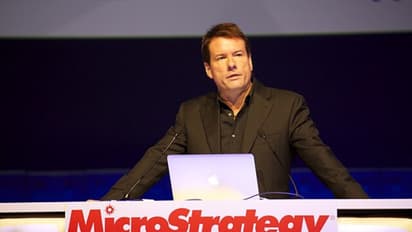 MicroStrategy Stock Volatile Amid Bitcoin's Weakness: Retail Sentiment Divided