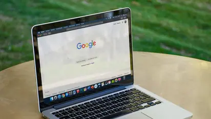 Google Stock In Focus Amid Reports Of DOJ Push For Chrome Sell-Off: Retail Sentiment Split