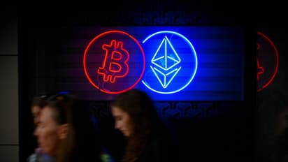 Retail Picks Ethereum, Solana, Ripple Over Meme Coins For January Crypto Rally