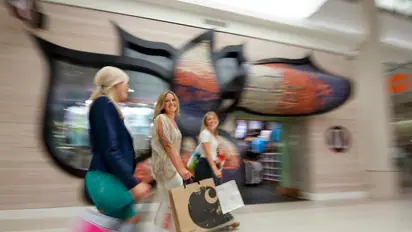 Macy’s Stock Slides On Mixed Q3 Earnings, Profit Guidance Cut: Retail Sentiment Sours