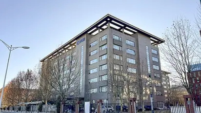 Trip.com Analysts Optimistic Amid Robust Travel Trends In China As Stock Looks To Extend Strong Gains For Year