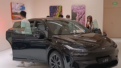 Nio Stock Slumps Ahead Of Q3 Results: Analyst Says Q4 Outlook Is Key But Retail Sentiment Sours