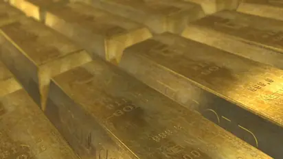 Newmont Stock Advances Pre-Market Alongside Miners as Gold Prices Surge Despite Bearish Rating: Retail Undecided