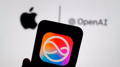 Apple Stock Hits Record High Despite Market Dip: Analyst Lauds ‘Teflon’ Quality, Retail Unsure