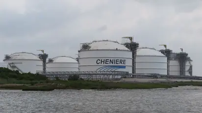 Cheniere Energy Stock In Spotlight After Announcing LNG Production From Key Project: Retail On Wait-And-Watch Mode