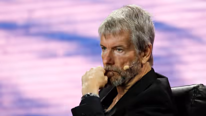 MicroStrategy Stock Slides As Bitcoin Buying Spree Continues Amid Mounting Liquidity Fears: Retail On Edge