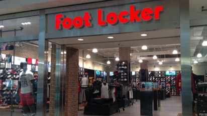 Foot Locker Stock Dips Ahead of Q3 Earnings: Retail Sentiment Slips