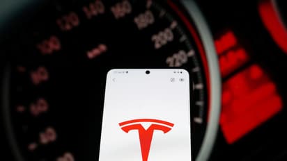 Tesla Stock Drops Below $400 Following Q4 Deliveries, Production Misses: Retail Turns Negative