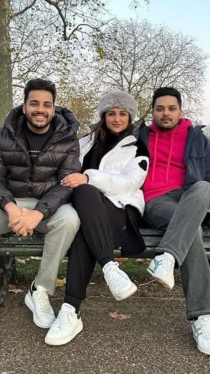 दो भाइयों की इकलौती बहन हैं परिणीति