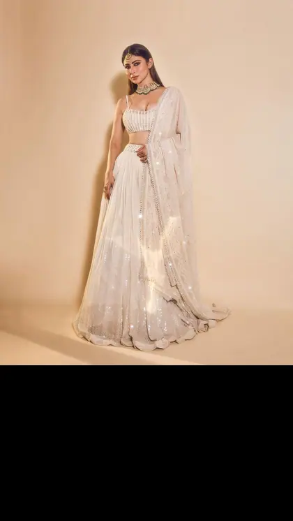 40 में भी नहीं पता लगेगी उम्र,कैरी करें Mouni Roy के 10 ब्लाउज