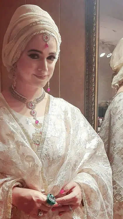 आखिर कौन है एक्ट्रेस नूर बुखारी