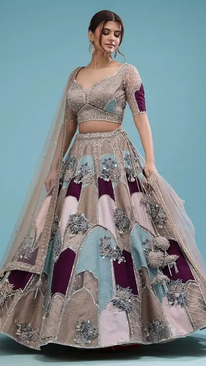 सिल्क एंब्रॉयडरी लहंगा