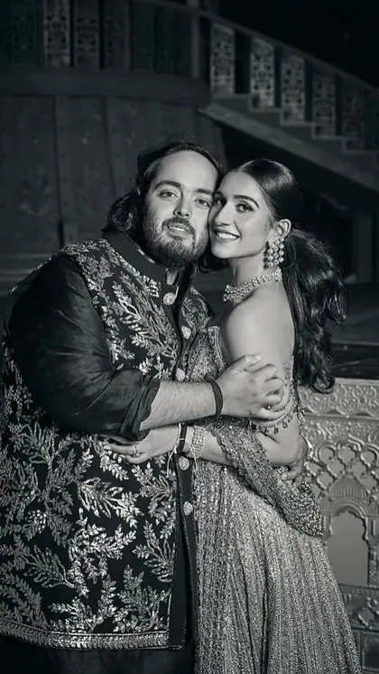 पति संग रोमाटिंक हुईं Isha Ambani,आकाश-श्लोका ने भी किया Dance