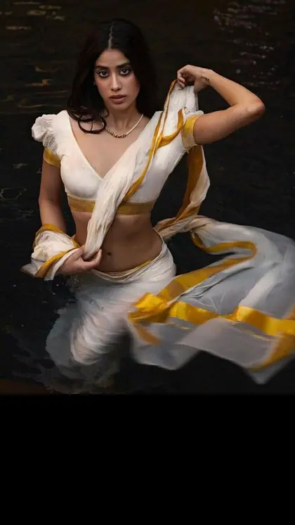 पफर स्लीव्स ब्लाउज