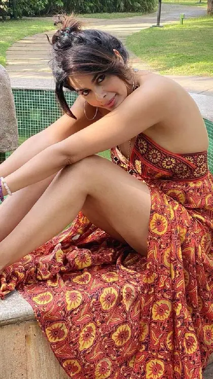 भींग जाएगा समां जब 47 में पहनेंगी Mallika Sherawat जैसी समर  ड्रेसेज