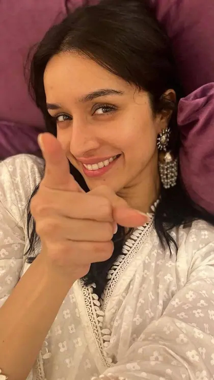 खूबसूरत और नॉटी Shraddha Kapoor का समर कलेक्शन है फैशन में इन
