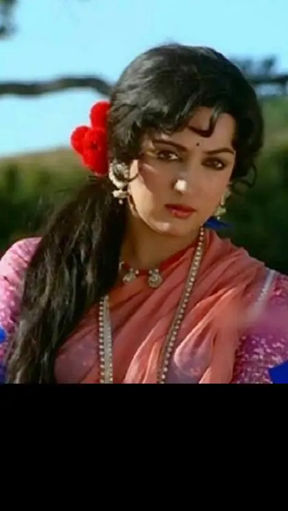 खूब पीती हैं पानी हेमा मालिनी