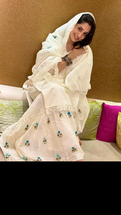 व्हाइट शरारा सूट
