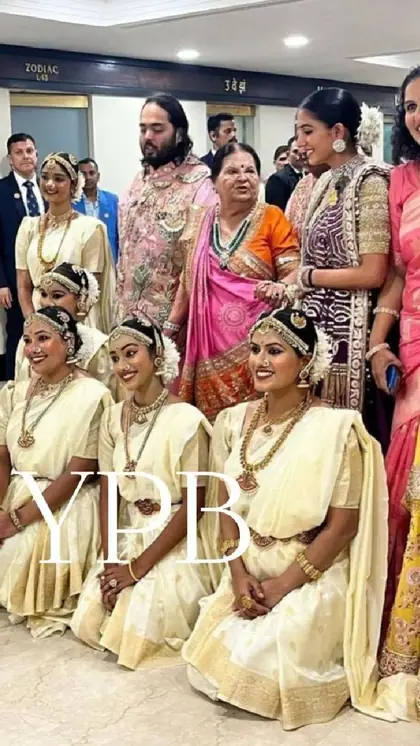 कोकिलाबेन ने होस्ट की गरबा नाइट
