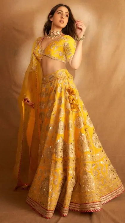 खिल के निखरेंगी खुशी के मौके पर, चुनें Sara Ali Khan से 8 Ethnic Look