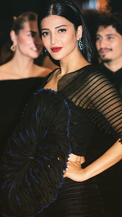 কালো গাউন