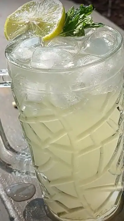 Raw mango mojito