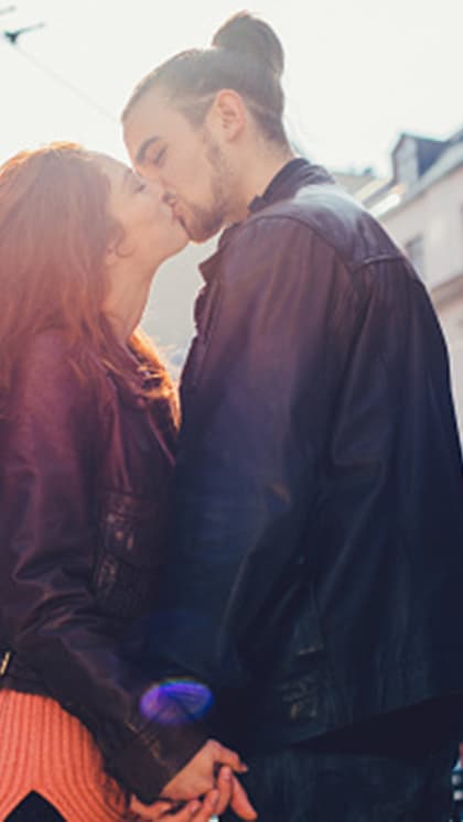 চুমু খেলে শরীরের ব্যথা কমে