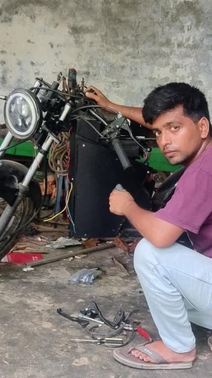 Yusuf utilized batteries from faulty laptops.