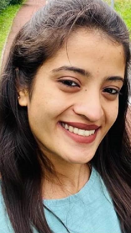 नक्सलियों के गढ़ से निकलकर लंदन तक कैसे पहुंची रिया?