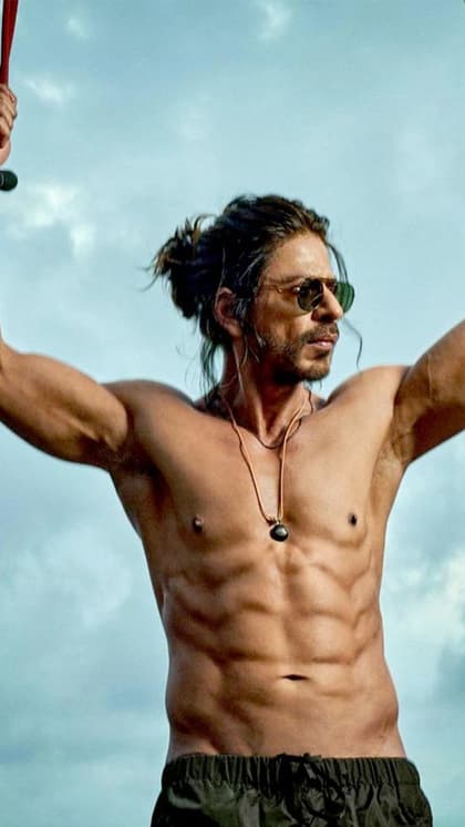 पहले नंबर पर शाहरुख़ की पठान
