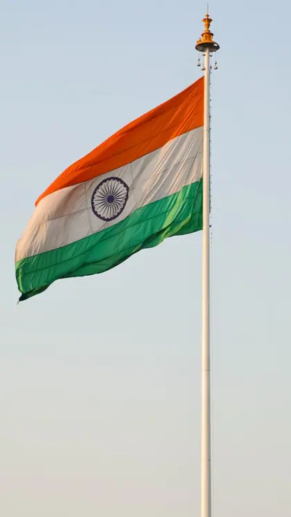 गाड़ी में तिरंगा लगाने का है शौक पहुंचा सकता है हवालात, जानें ये नियम