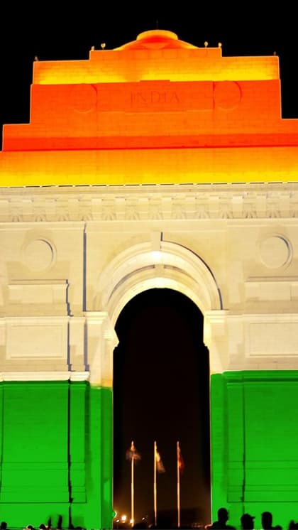 सबसे दाईं ओर रखा जाता है राष्ट्रीय ध्वज