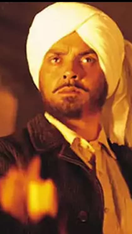 सनी देओल ने '23 मार्च 1931: शहीद' में चंद्रशेखर आज़ाद का रोल निभाया।