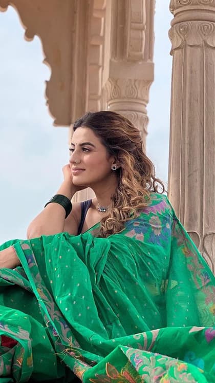हरियाली तीज पर ट्राय करें अक्षरा सिंह का लुक