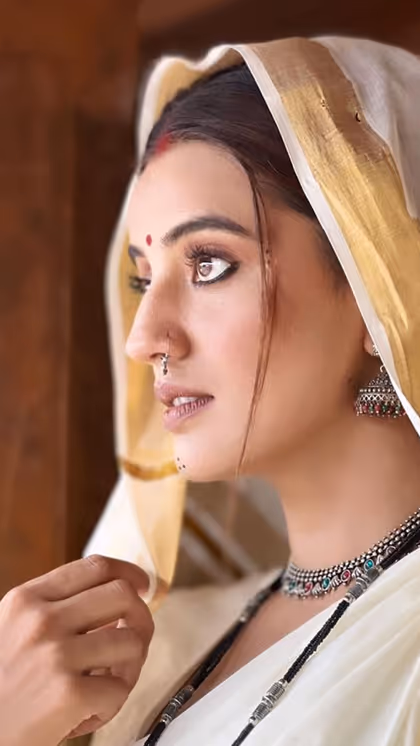 अक्षरा सिंह का देसी लुक