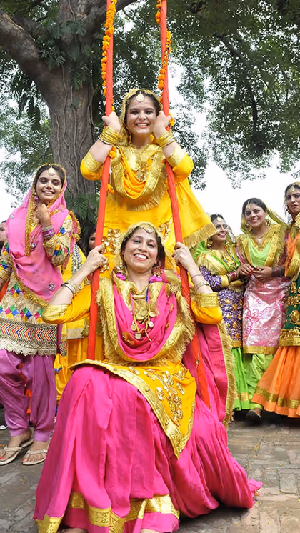 हरियाली तीज की शुभकामनाएं