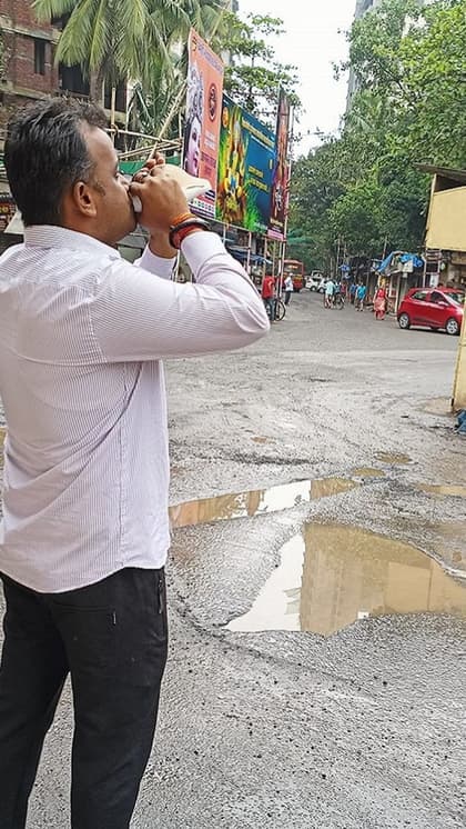 मुंबई की सड़कों को गड्ढामुक्त करने के लिए शंखनाद, देखिए अनोखा अभियान
