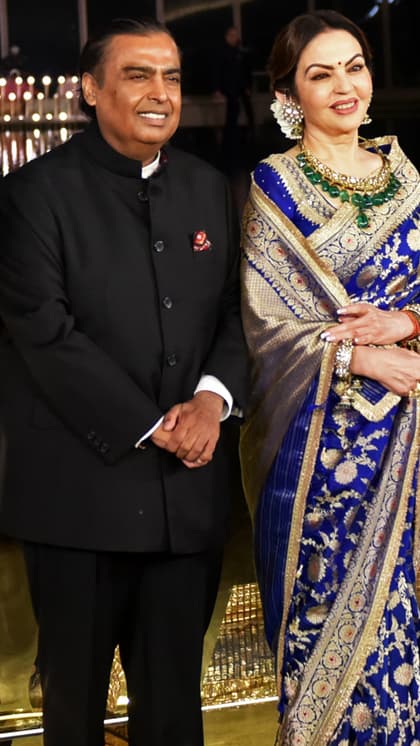 लेविश लाइफ जीती है अंबानी फैमिली